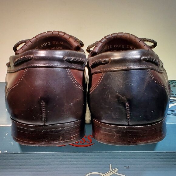 VINTAGE  BASS WEEJUNS..ROBERT.. KILTIE WITH BOW STYLE TASSELS..RARE ITEM..1990\'S